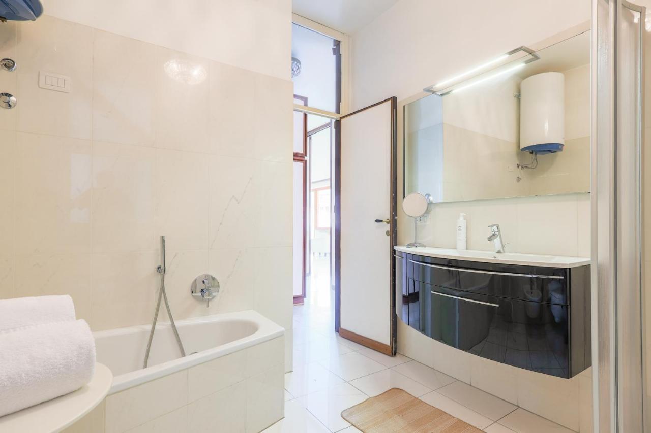 Piazza Cavour Lake View - Bymyhomeinكومو المظهر الخارجي الصورة